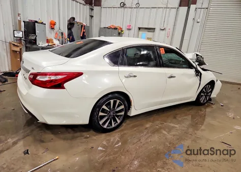 2017 Nissan Altima 2.5 z USA, uszkodzony, nr VIN 1N4AL3AP0HC157536